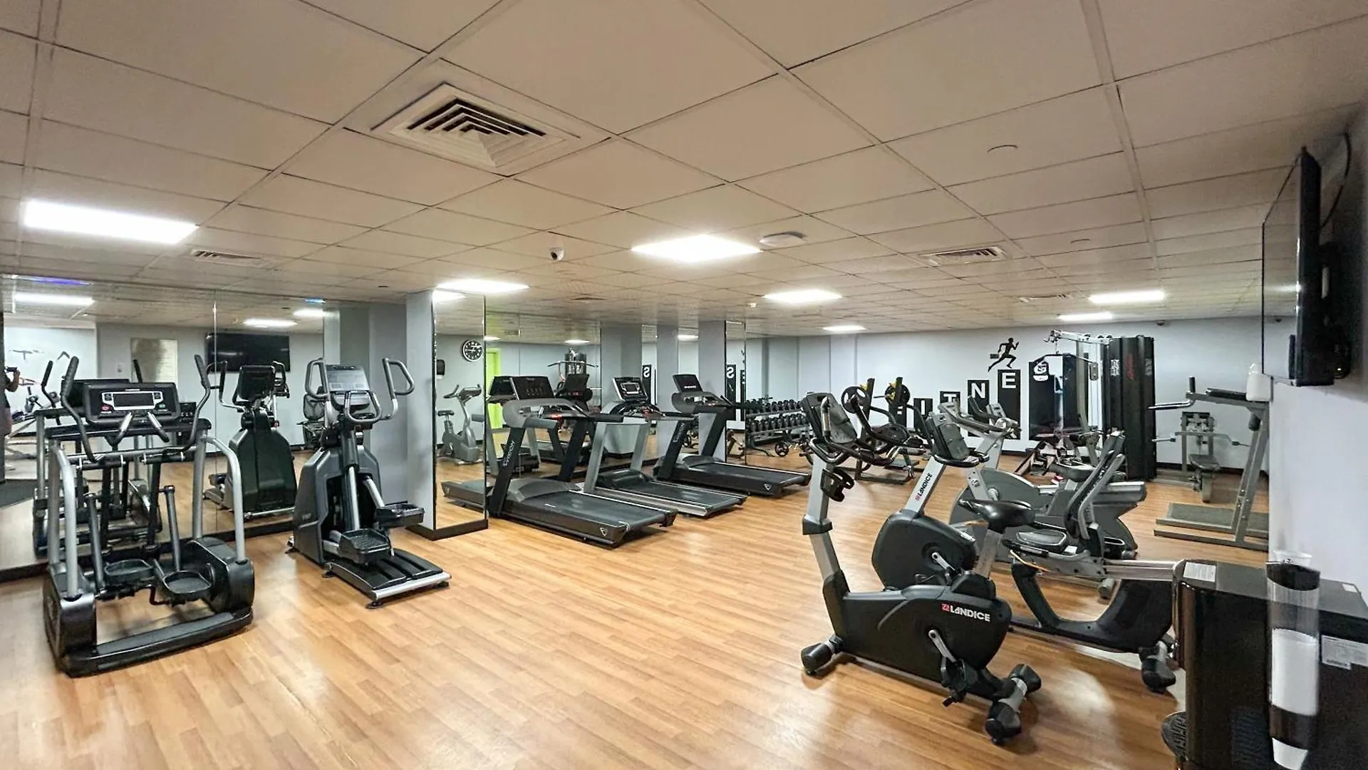 Apartment Elegant Home In The Heart Of Marina Dubai